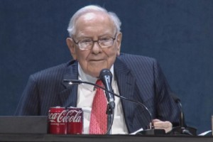 巴菲特要求董事会在年底任命阿贝尔为伯克希尔CEO