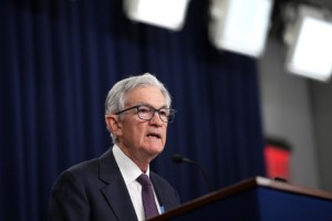 鲍威尔称美联储不会操之过急 贸易政策方向得由白宫定夺
