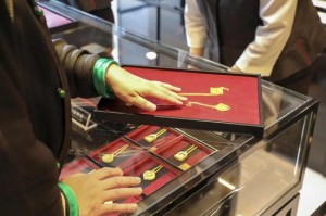 老铺黄金又涨价了！这次是耳钉等低价产品，2个月前刚涨过