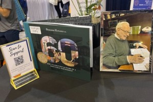 巴菲特称，公司 60 周年纪念册已售罄