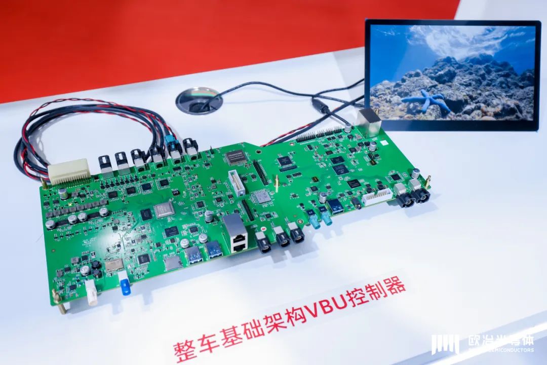 “中央+区域”架构破局，国产AI SoC芯片重磅抢市