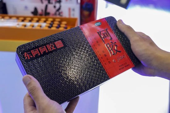 业绩封神，350亿巨头股价却跌停了