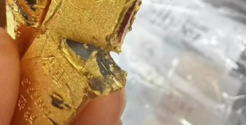 视频疯传！有消费者在银行买到“掺假金条”？